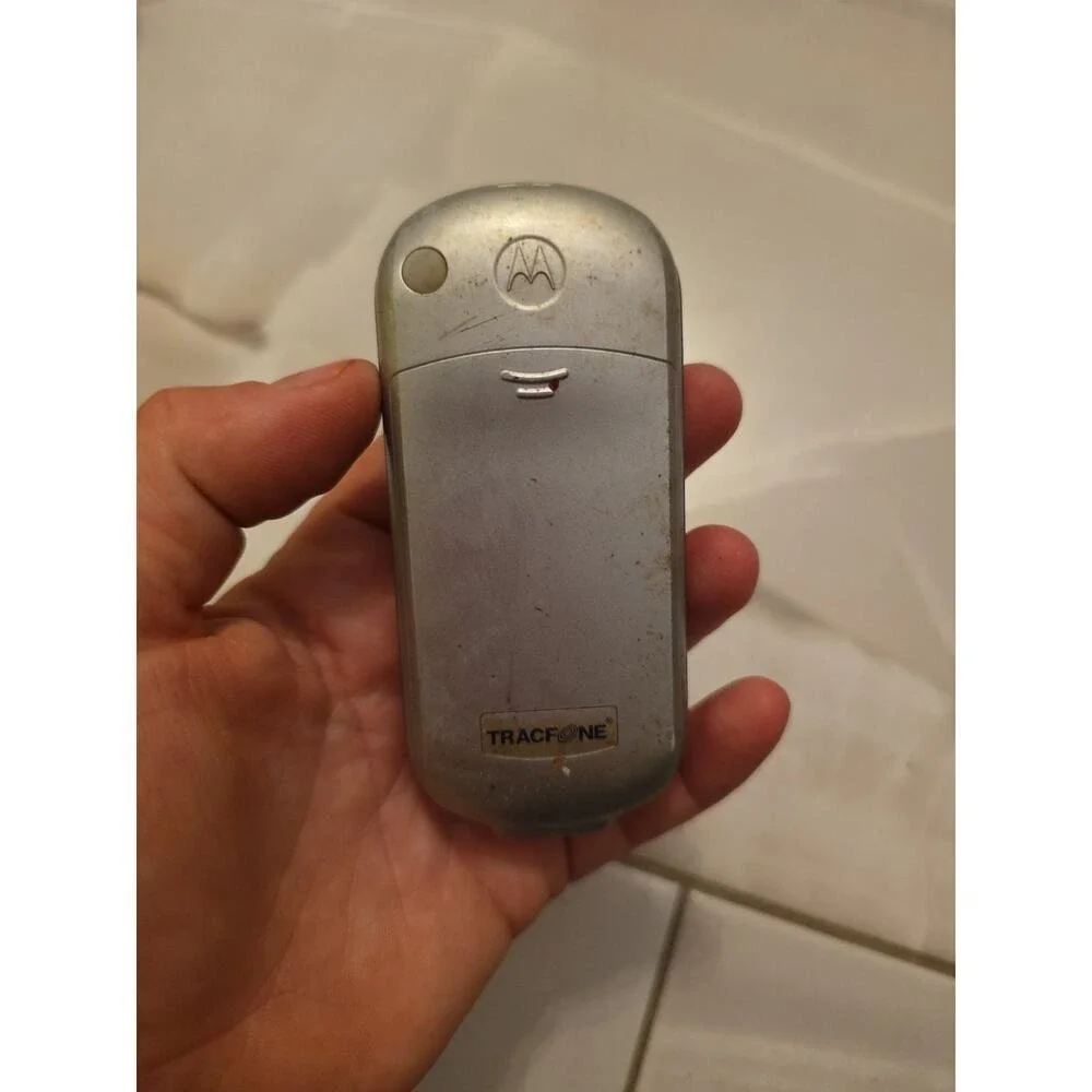 Motorola C139 Silver Black TracFone Prepaid Wireless Device
